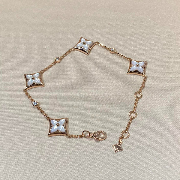 ˇTrend JewelryˇArmband aus Roségold mit Sternmotiv und 4 Perlmuttdiamanten